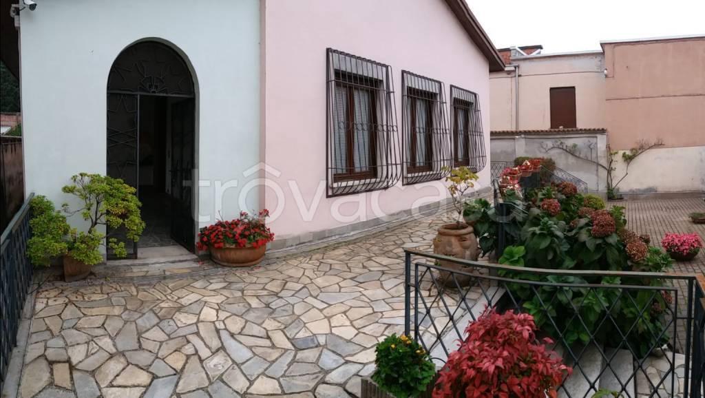 Villa Bifamiliare in in vendita da privato a Vigevano via Guglielmo Oberdan, 6