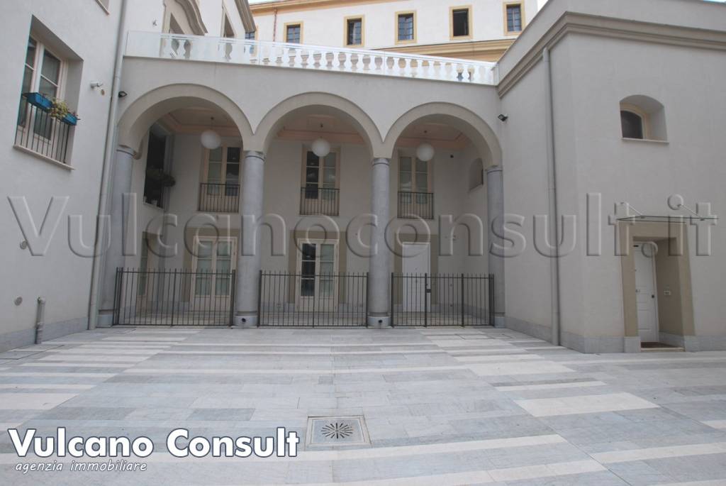 Appartamento in vendita a Palermo via Camillo Benso di Cavour