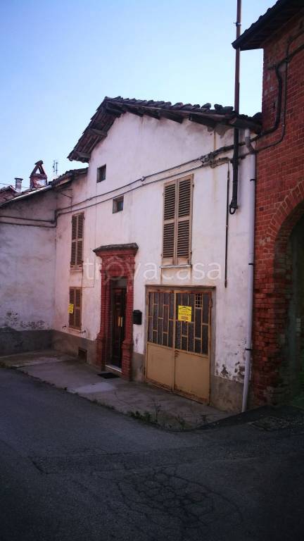Casa Indipendente in vendita a Castagnole Monferrato via Camillo Benso di Cavour