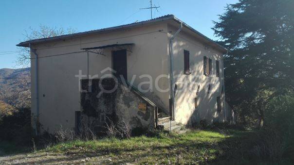 Casale in vendita a Castelnuovo di Val di Cecina strada Provinciale Valli di Pavone e Cecina, 46