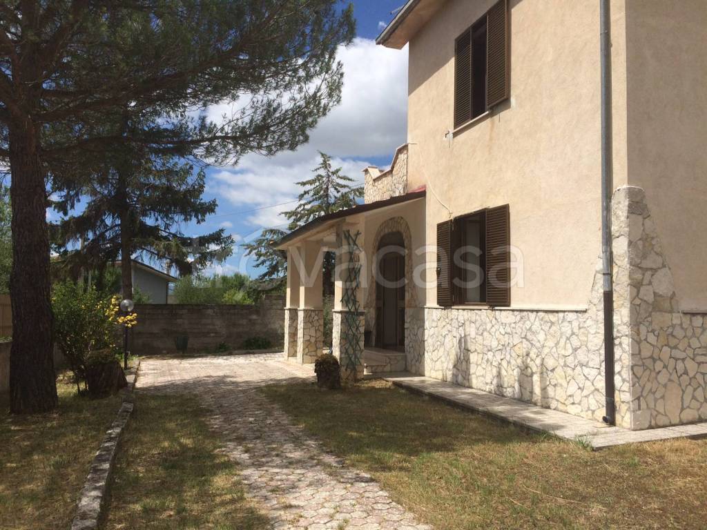 Villa in vendita a Massa d'Albe via Fausto Cecconi