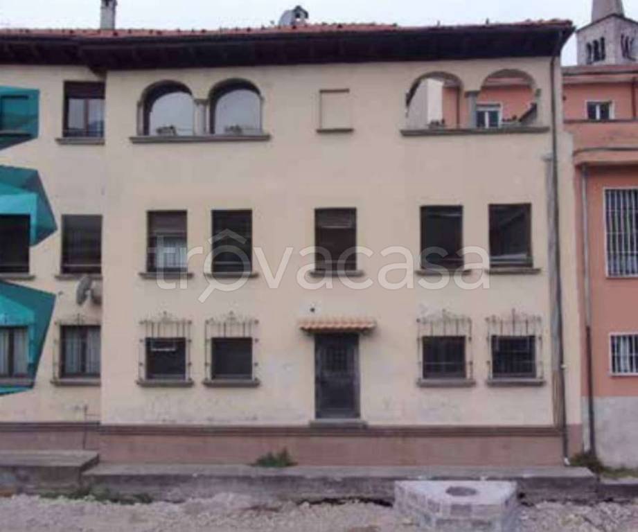 Filiale Bancaria in vendita a Omegna via Felice Cavallotti 22