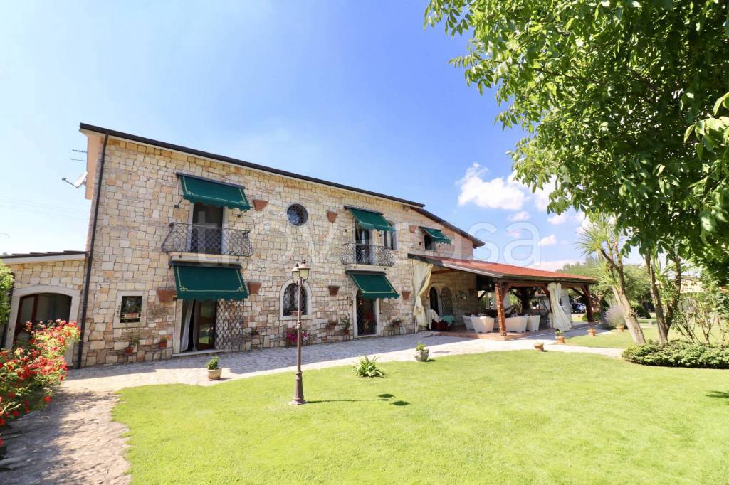 Villa in vendita a Calvi via Appia Antica