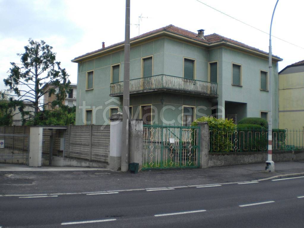Casa Indipendente in in vendita da privato a Fara Gera d'Adda via Abele Crespi, 69