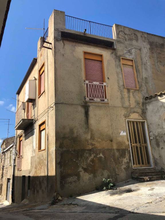 Intero Stabile in vendita a Canicattì via Messina, 80
