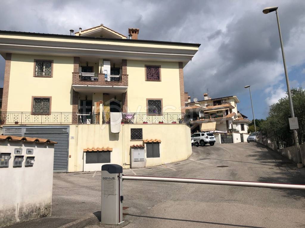 Appartamento in vendita a Lariano via di Colle Cagioli