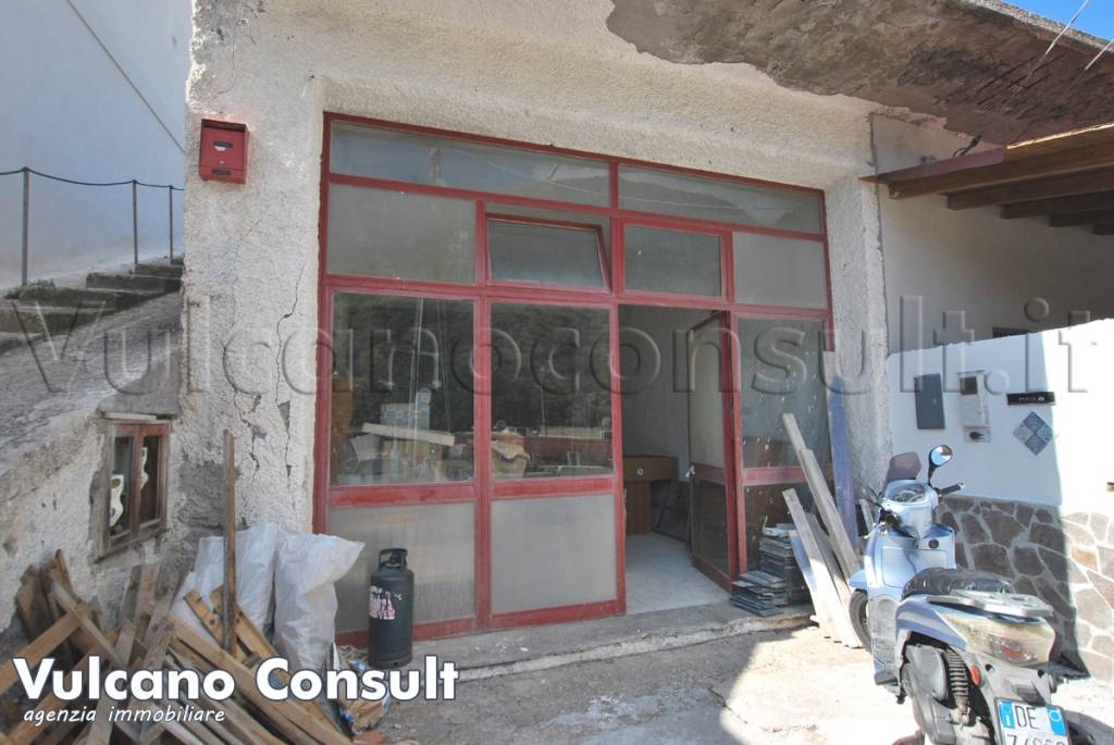 Magazzino in vendita a Lipari via Golia