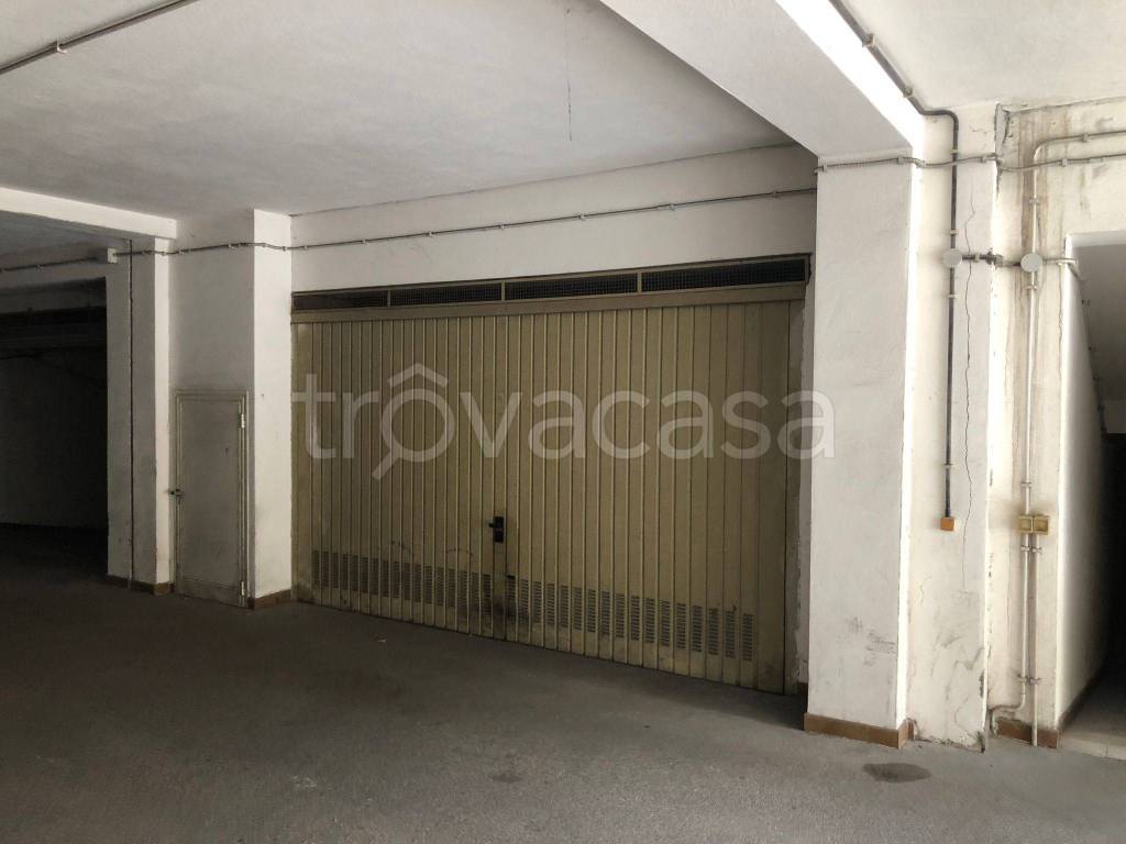 Garage in vendita a Sassari viale Umberto I, 108
