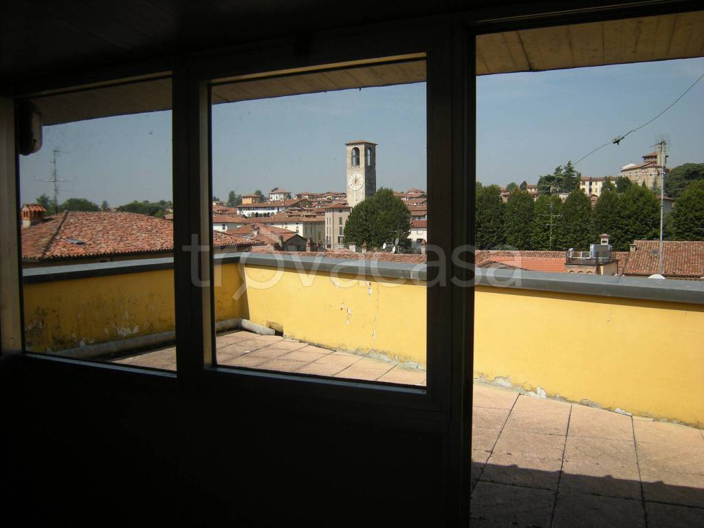 Casa Indipendente in vendita a Palazzolo sull'Oglio piazza Roma