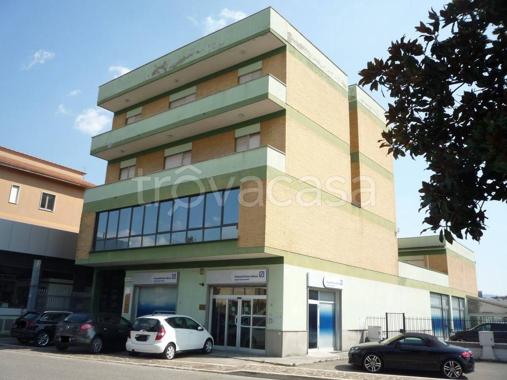 Ufficio in vendita a Frosinone via Fedele Calvosa