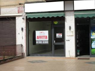 Negozio in affitto a vibo valentia viale affaccio, 48