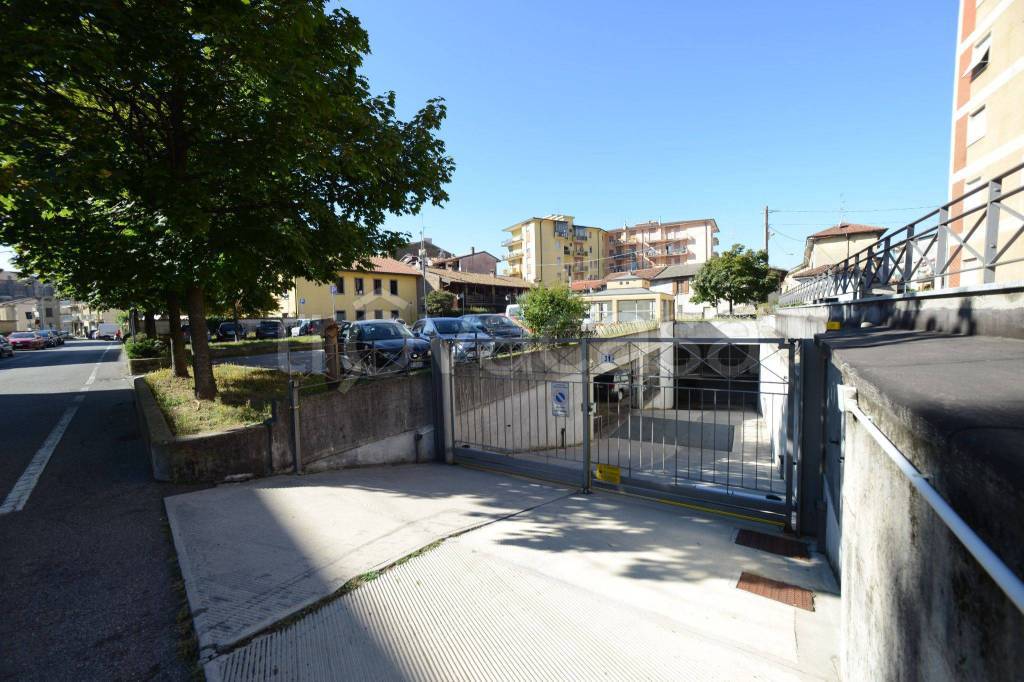 Garage in vendita a Ponte San Pietro via Don Gian Battista Lombardi, 31