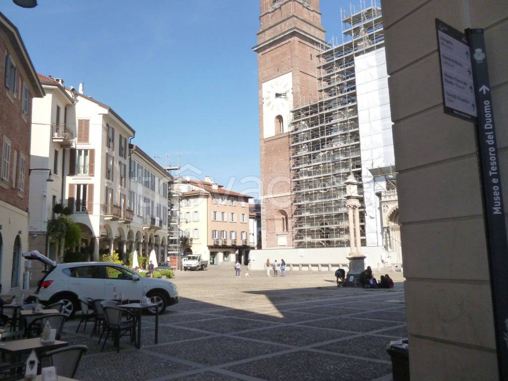 Negozio in vendita a Monza piazza Duomo