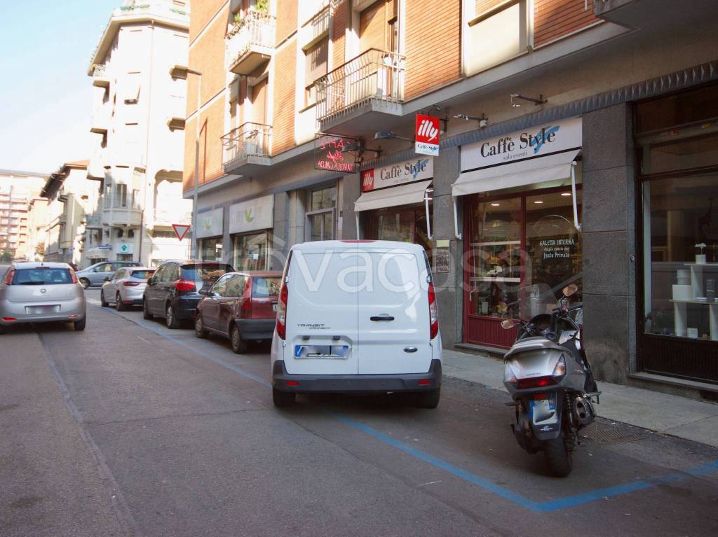 Negozio in vendita a Torino via Tiziano Vecellio, 19