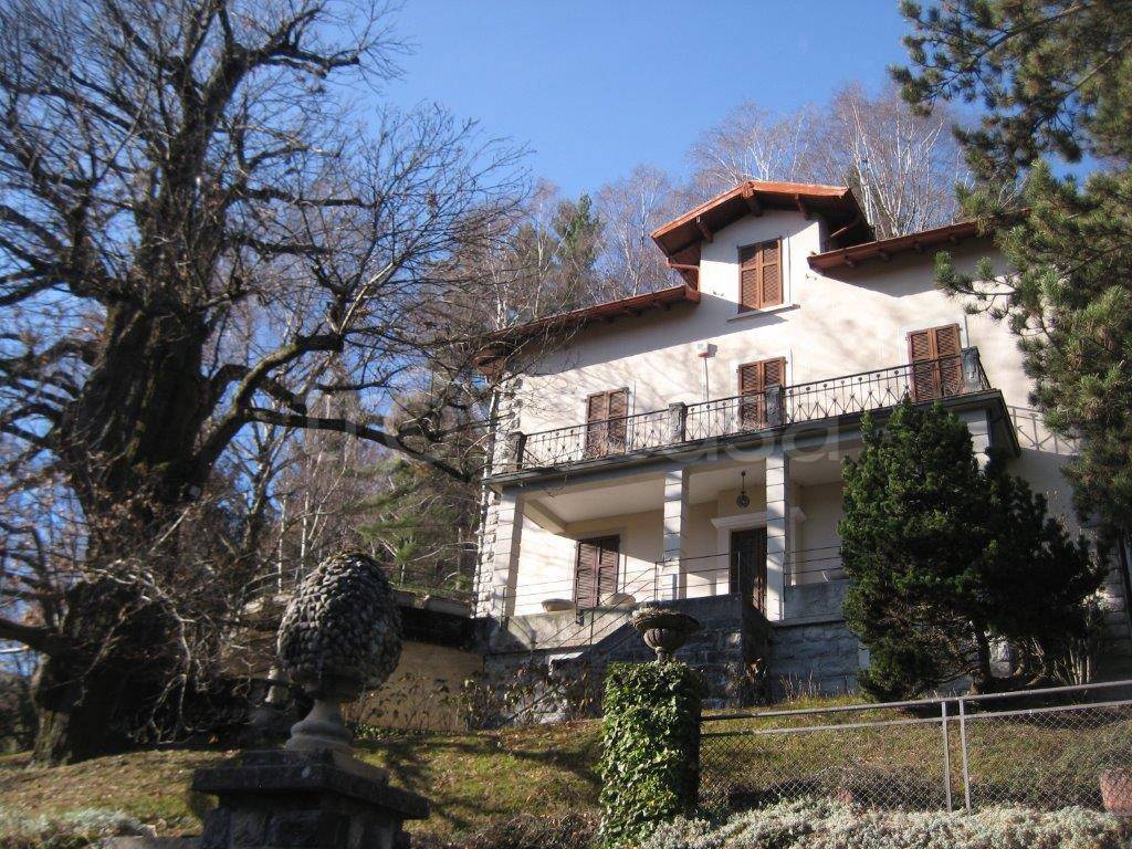 Villa in vendita ad Alta Valle Intelvi via Vittorio Novi, 17