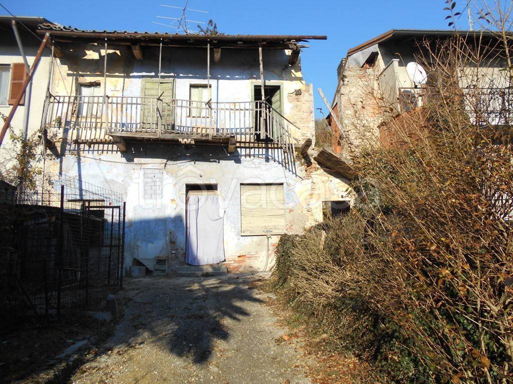 Casa Indipendente in vendita ad Arsago Seprio via Guglielmo Marconi