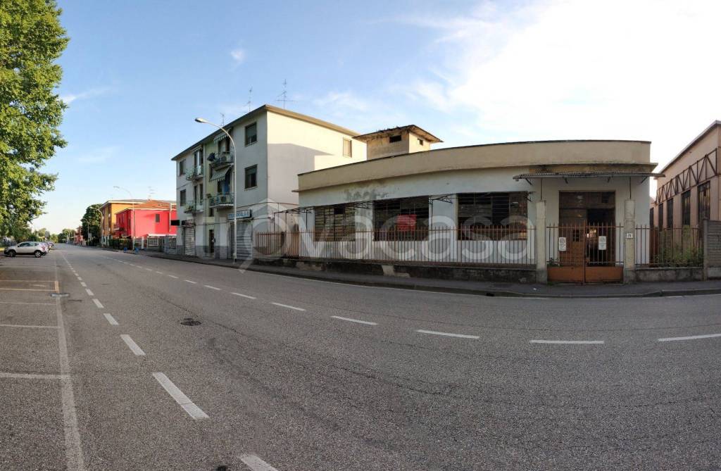 Capannone Industriale in in vendita da privato a Peschiera Borromeo via della Resistenza, 29