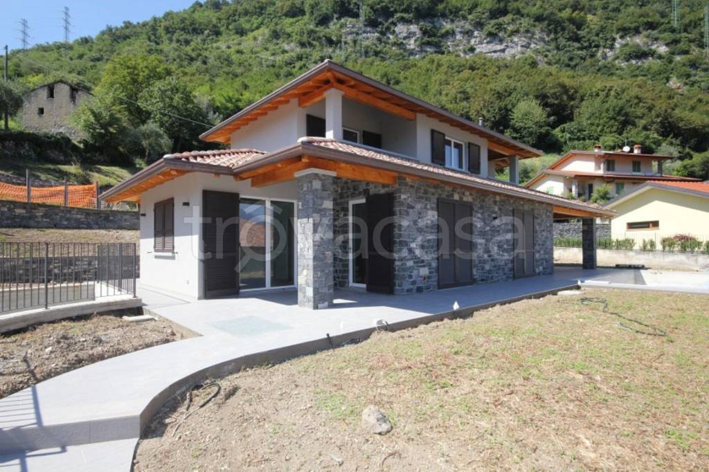 Villa in vendita a Tremezzina viale Libronico