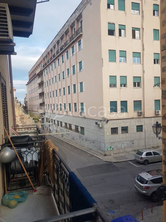 Appartamento in vendita a Palermo via Albergheria