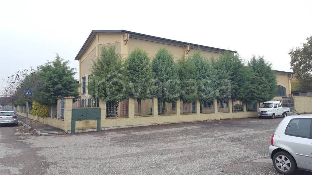 Capannone Industriale in vendita a Sant'Alessio con Vialone via degli Ontani
