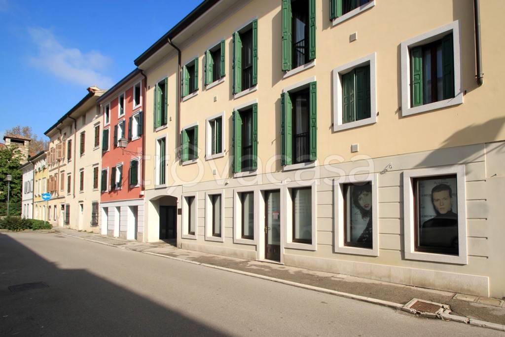 Negozio in vendita a Gradisca d'Isonzo via Cesare Battisti, 13