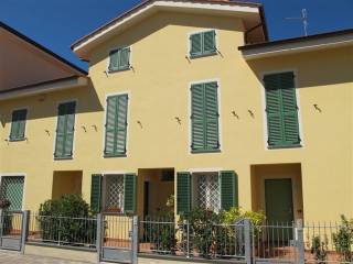 Villa a schiera in in affitto da privato a lucca via dei massagli, 60c