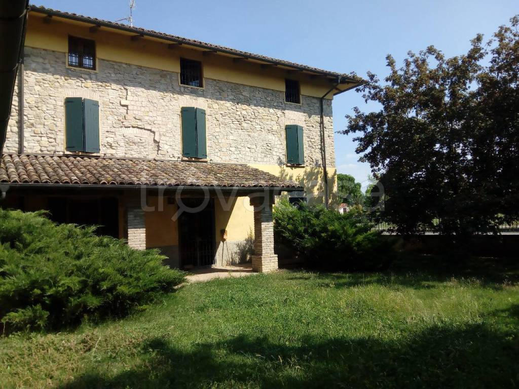 Villa Bifamiliare in vendita a Montechiarugolo via Giuseppe Garibaldi