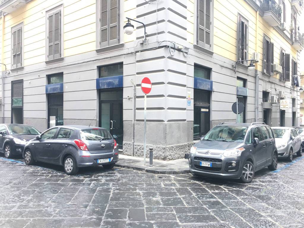 Negozio in vendita a Napoli via Giovanni Manna