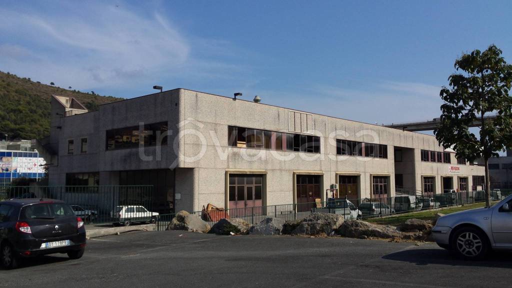 Capannone Industriale in vendita a Camporosso