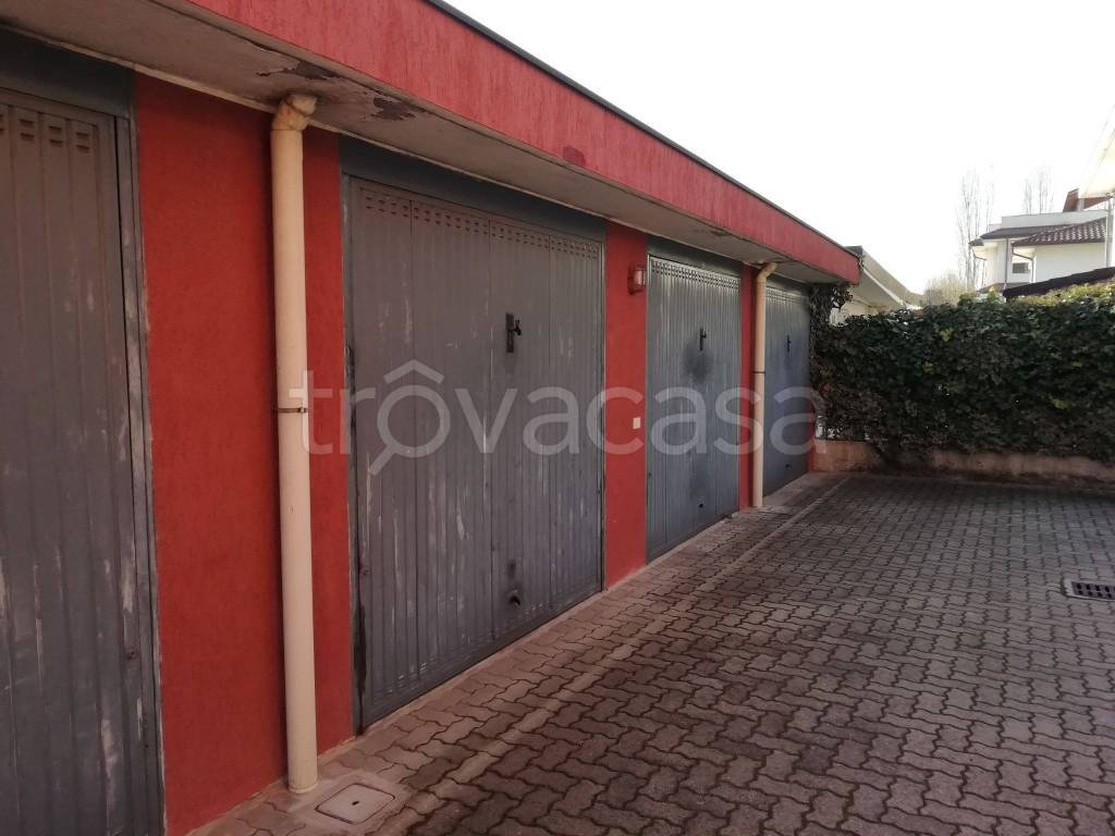 Garage in vendita a Pantigliate via Fratelli Bandiera, 9