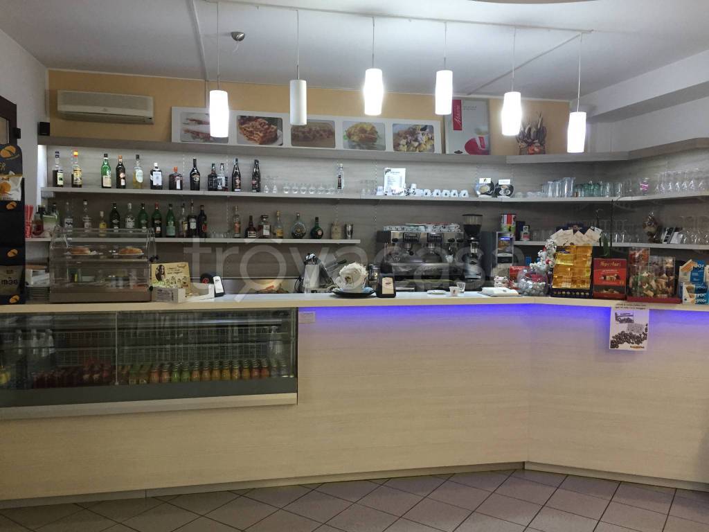 Bar in vendita ad Argenta via Juraj Basnar, 9