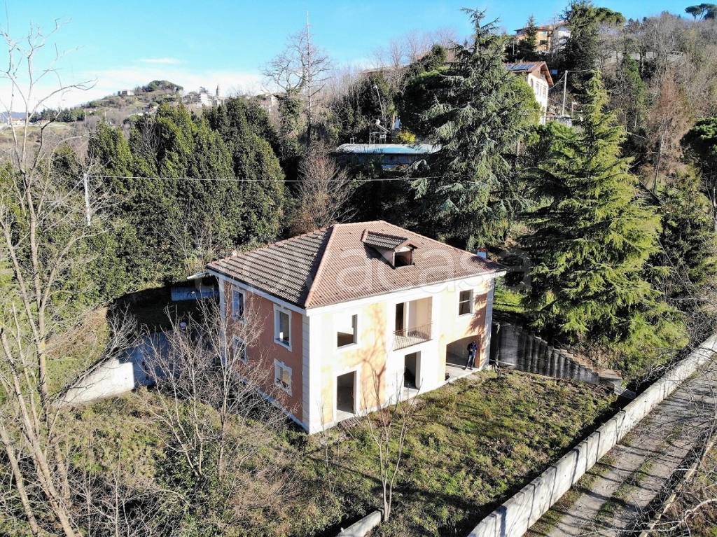 Casa Indipendente in vendita a Serra Riccò località Sottovalle