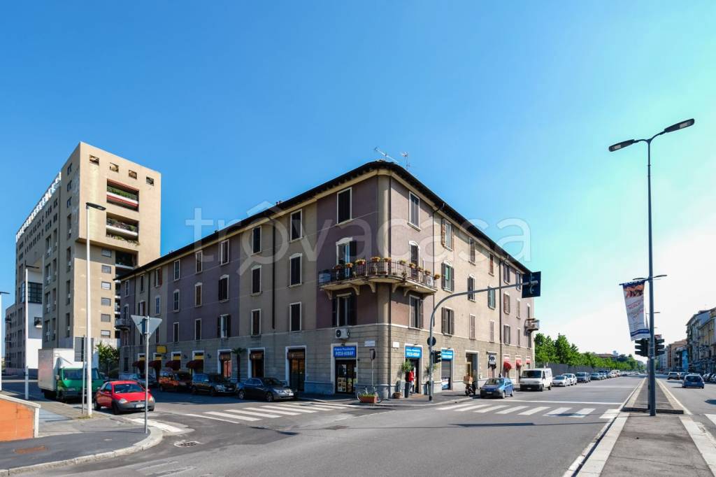 Appartamento in affitto a Milano viale Sarca, 198