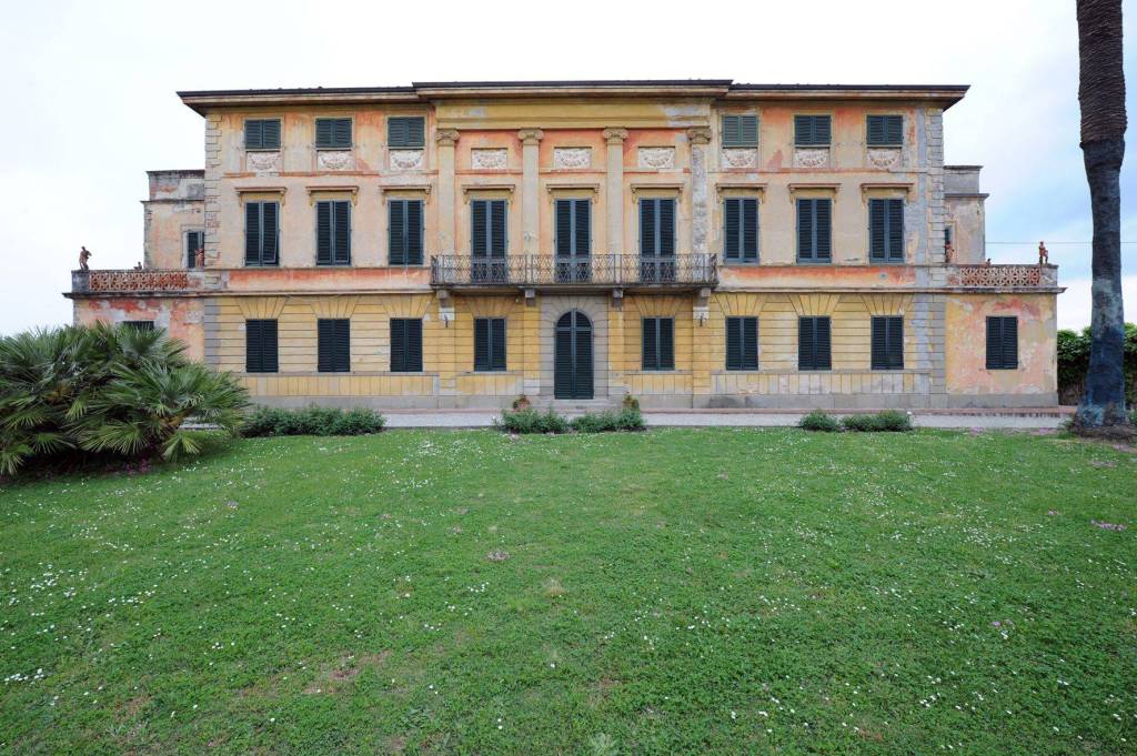 Villa in vendita a Capannori via per La Chiesa di Camigliano