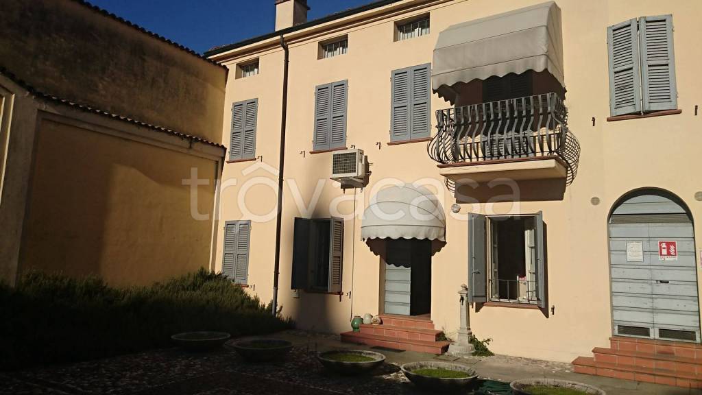 Casa Indipendente in vendita a Gualtieri via Vittorio Emanuele ii, 23
