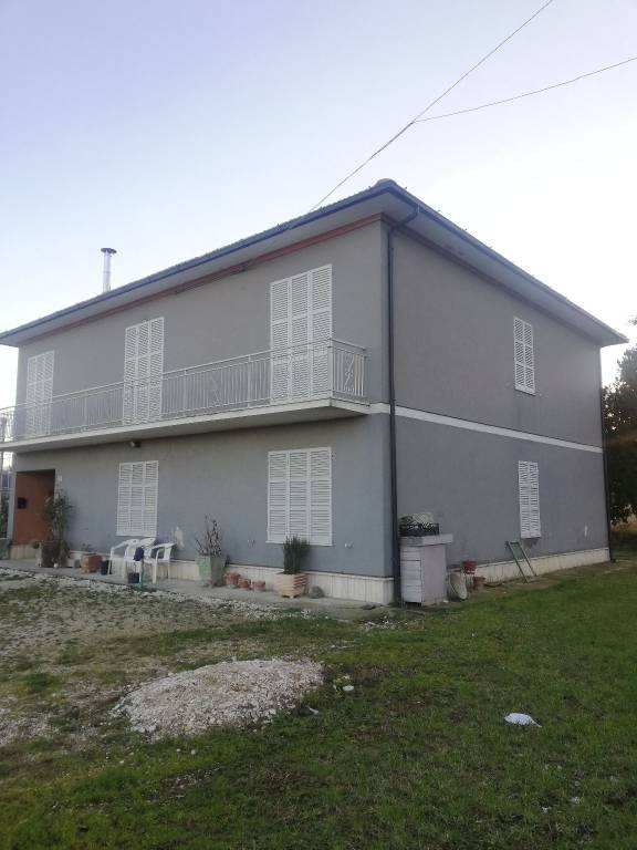 Colonica in in vendita da privato a Santa Vittoria in Matenano contrada Poggio, 23