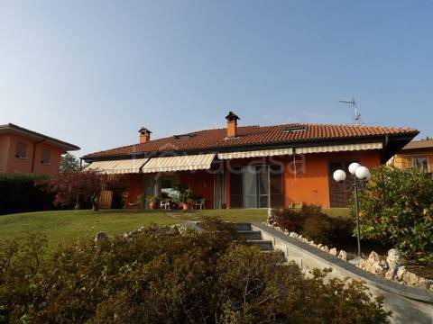 Villa in vendita ad Arizzano