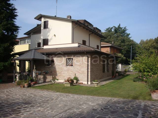 Villa Bifamiliare in vendita a Vignola via Giuseppe Mazzini