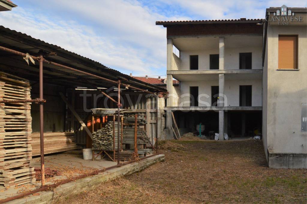 Casa Indipendente in vendita a Castellamonte frazione Spineto, 139