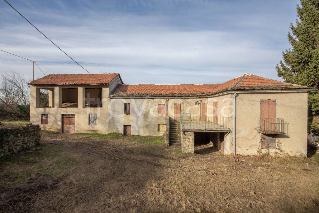 Casale in vendita a Pezzolo Valle Uzzone frazione Gorrino