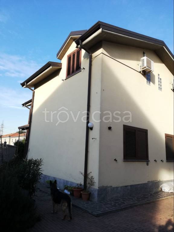 Villa in in vendita da privato a Cesano Maderno via Alessandro Volta, 77