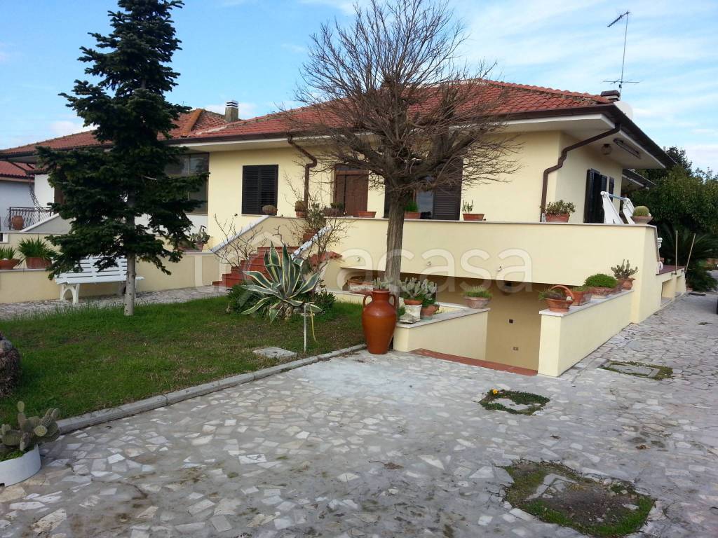 Villa Bifamiliare in in vendita da privato a Latina strada Gorgolicino, 20