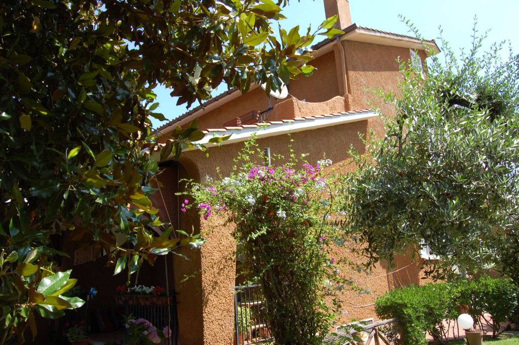 Villa Bifamiliare in in vendita da privato ad Ardea via del Leone, 18
