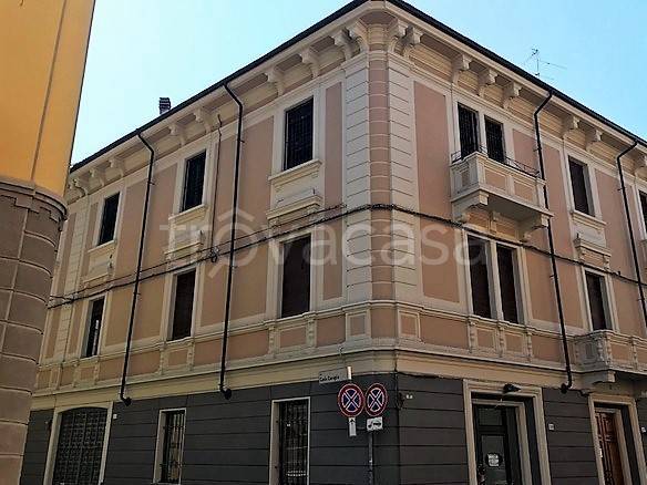Appartamento in vendita ad Alessandria via Andrea Vochieri, 127