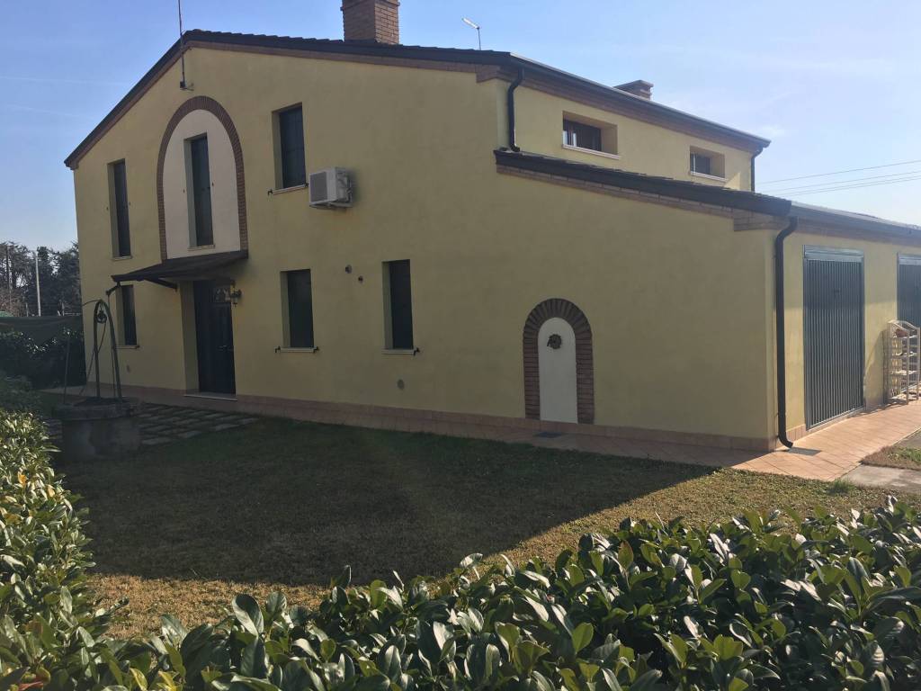 Casa Indipendente in vendita a Gaiba via Roma