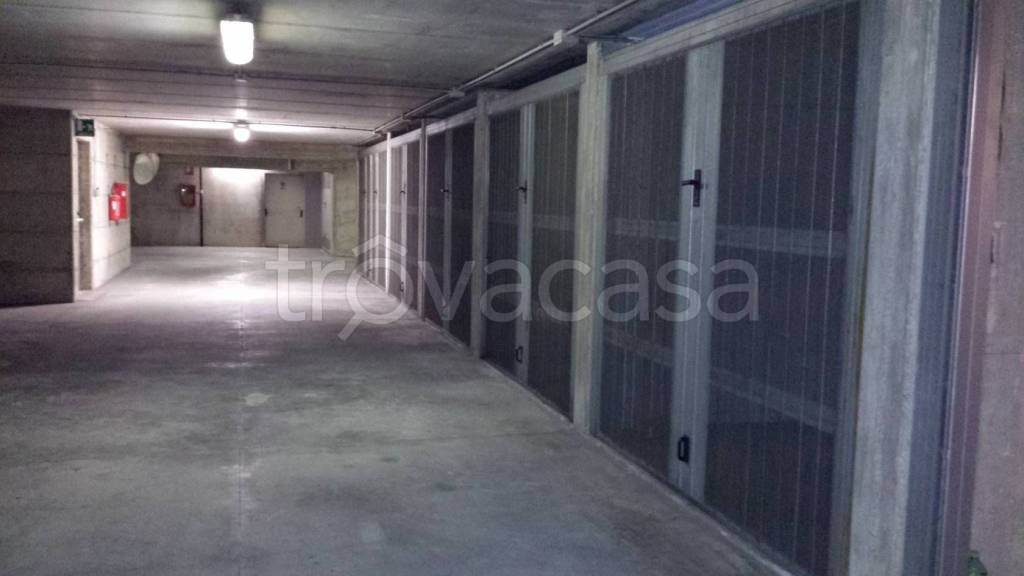 Garage in affitto a Milano viale dell'Innovazione, 24