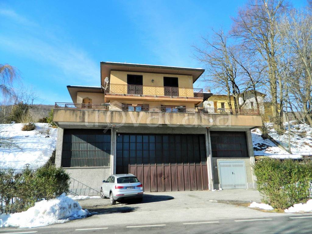Casa Indipendente in vendita ad Alta Valle Intelvi viale Campione d'Italia, 42