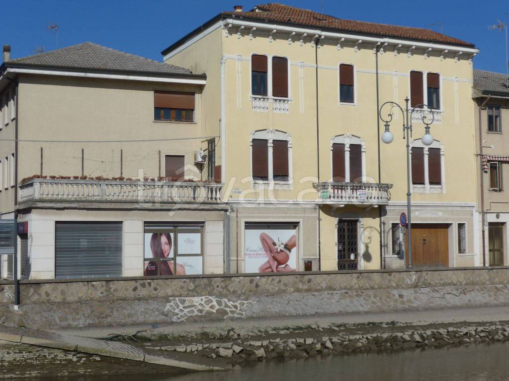 Intero Stabile in in vendita da privato ad Adria riviera Campanina, 1