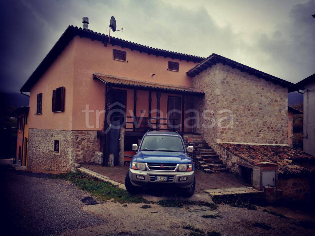 Casa Indipendente in in vendita da privato a Cascia località Cascine di Opagna, 15
