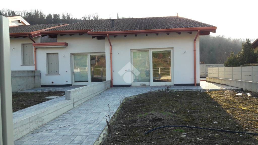 Villa a Schiera in vendita a Solferino via Ossario